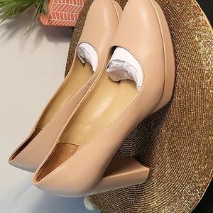 New Naturalizer Tan Heels 9.5